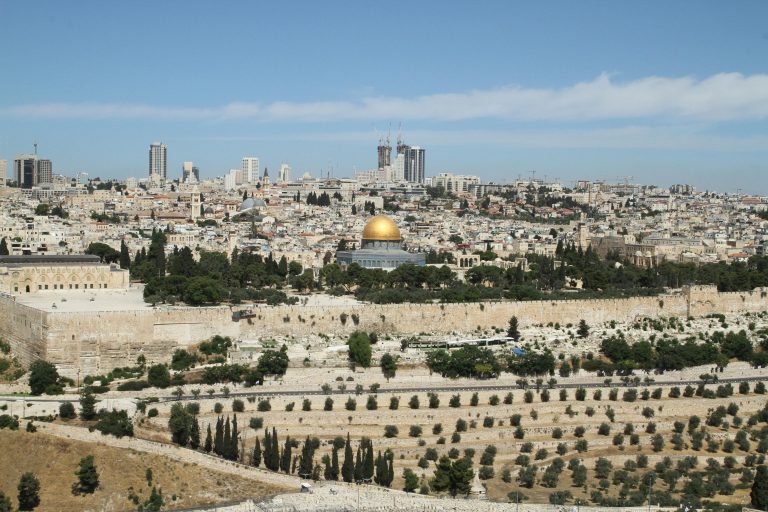pexels-zeev-hazenfratz-1636750-25947277
